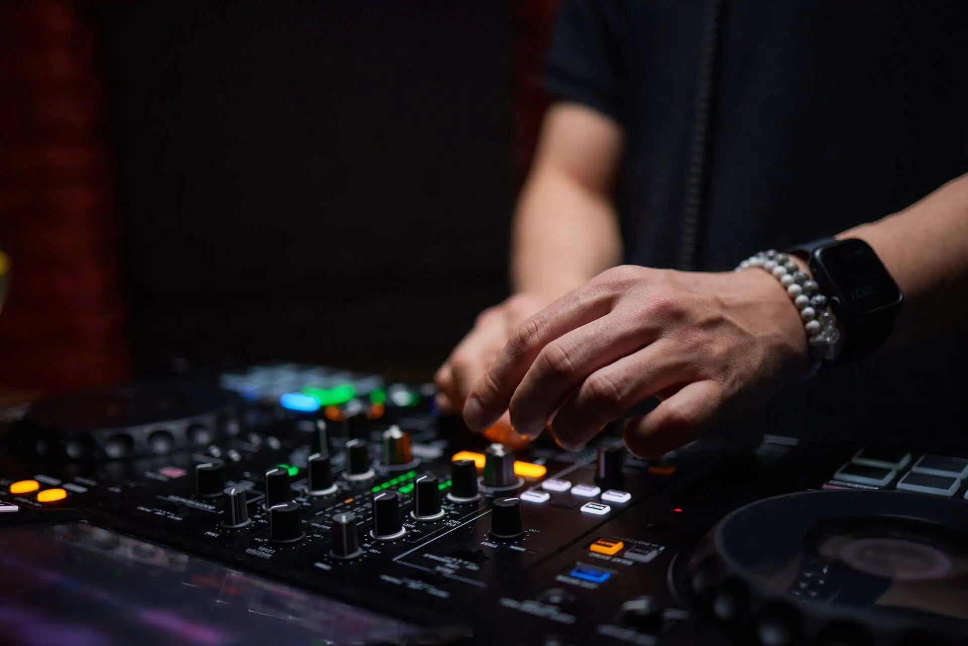 Pioneer DJ DDJ-FLX4 is a Top Choice for DJs of All Skill Levels